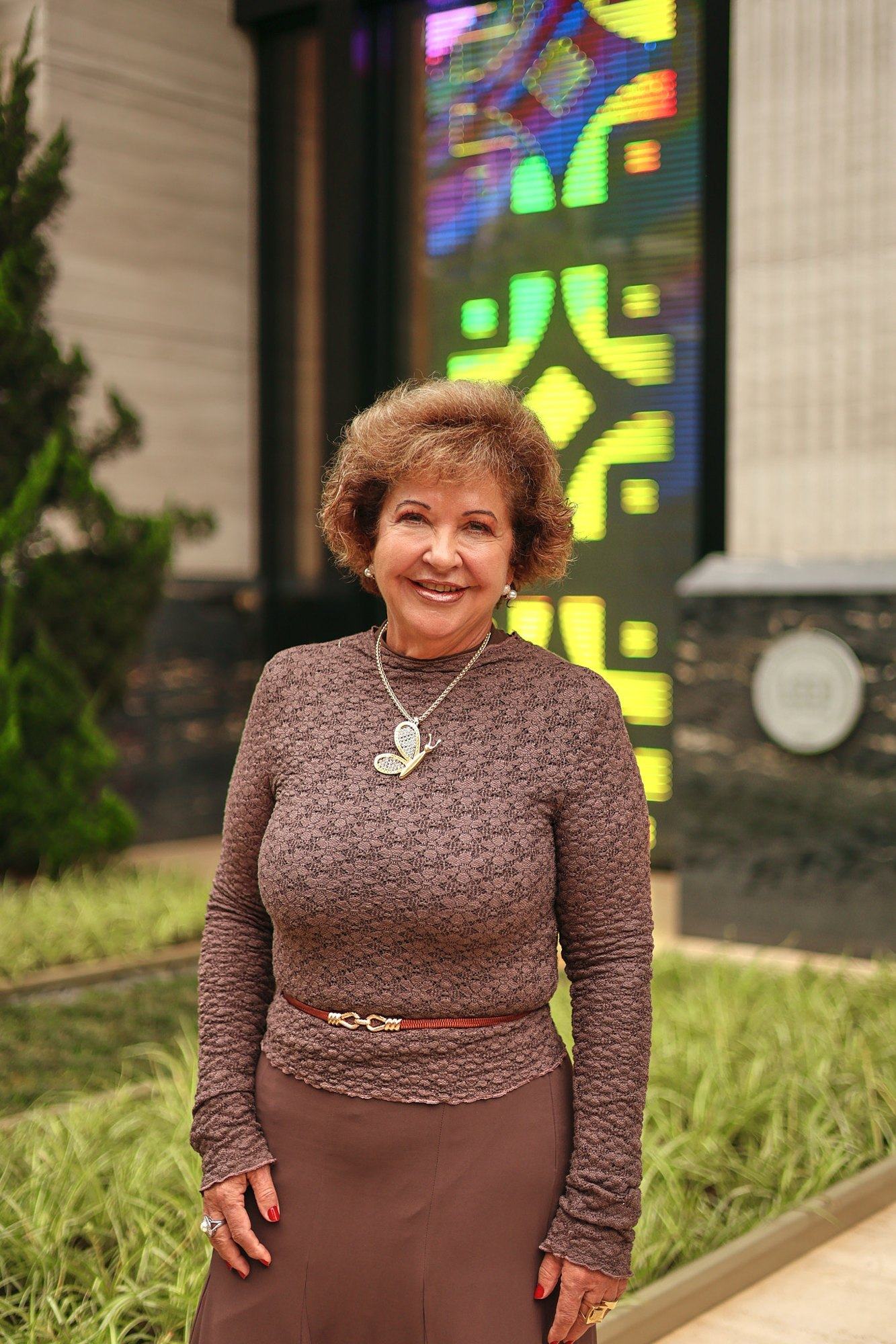 Dra. Miriam Mantovani em retrato ao ar livre